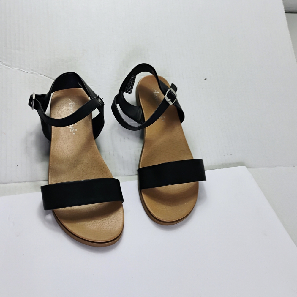 American Eagle Outfitters Black and Tan Sandals